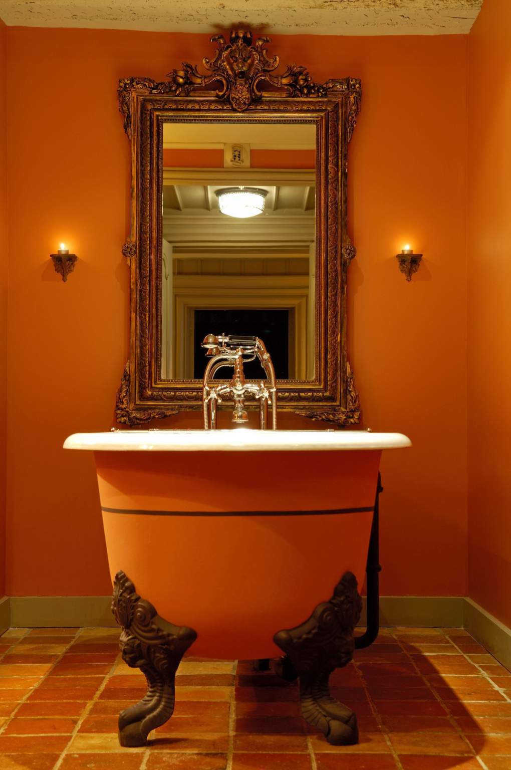 bañera roja restaurante Lot-et-Garonne hotel Puymirol 